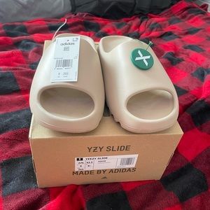 Yeezy slide pure